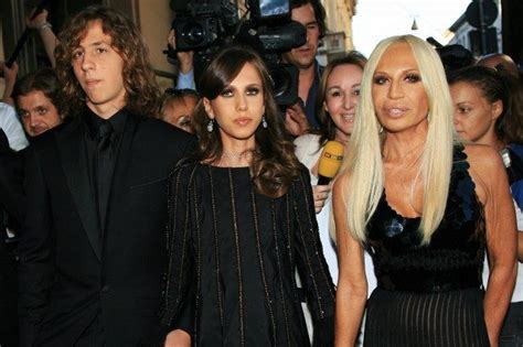 malata figlia di donatella versace|Allegra nell'azienda di Gianni, Daniel rock star: chi sono i figli di .